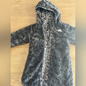 Girls brand new with tags, reversible North Face coat - size 10/12